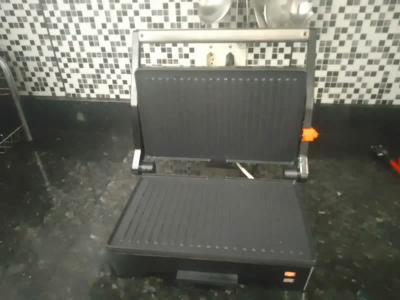 foto de Grill Sanduicheira Cadence GRL621 Eletrica Chapa Misteira Tostex Cor Preto