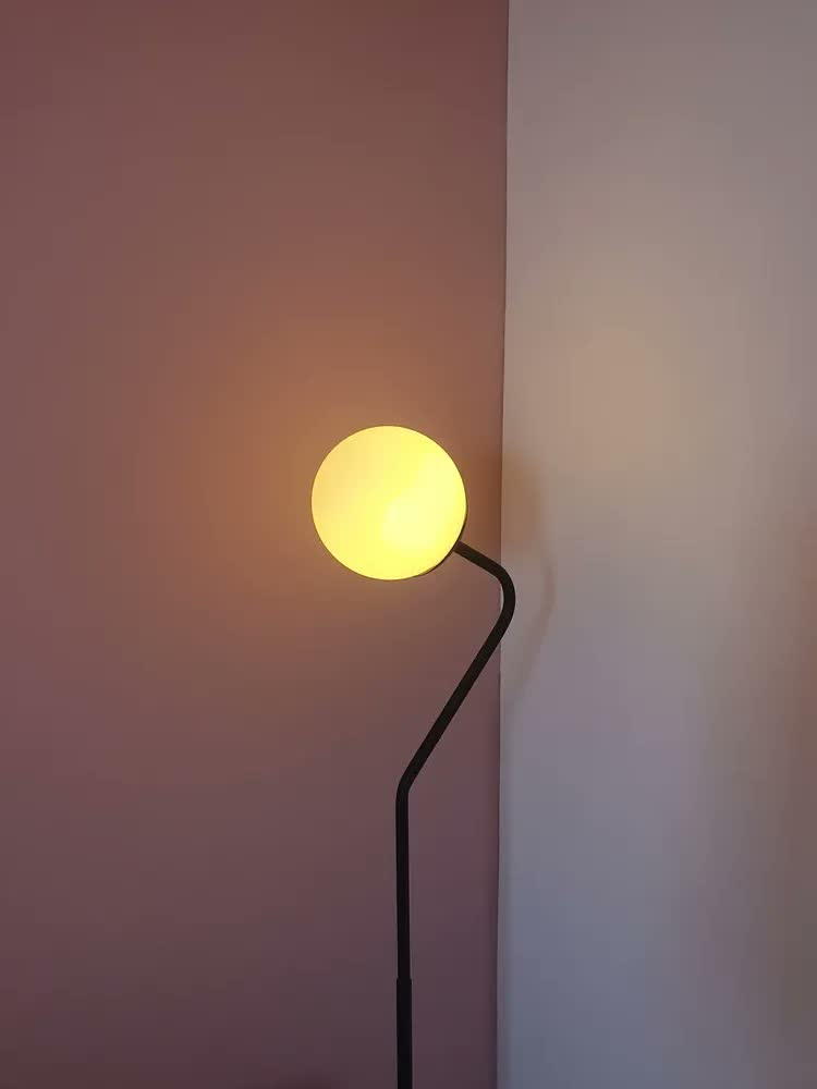 foto de Luminária De Coluna Abajur Piso Chão Globo Koma Preto
