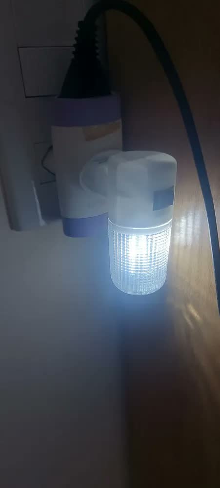 foto de Kit 3 Mini Luminárias de Tomada LED Bivolt para Quarto, Luz Noturna Branca