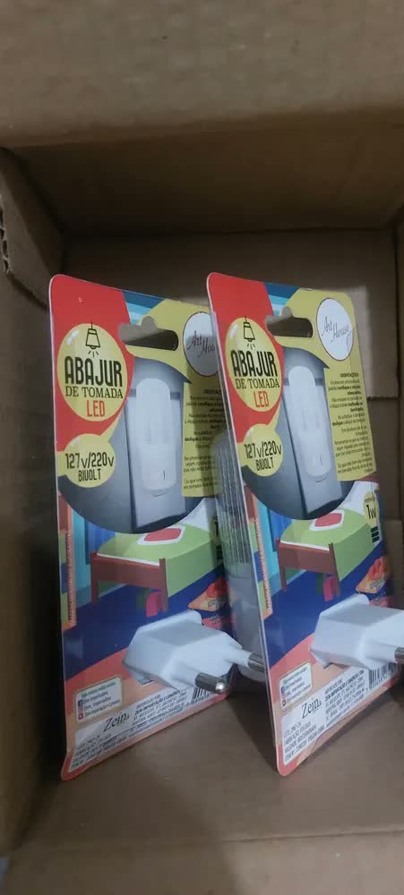 foto de Kit 3 Mini Luminárias de Tomada LED Bivolt para Quarto, Luz Noturna Branca