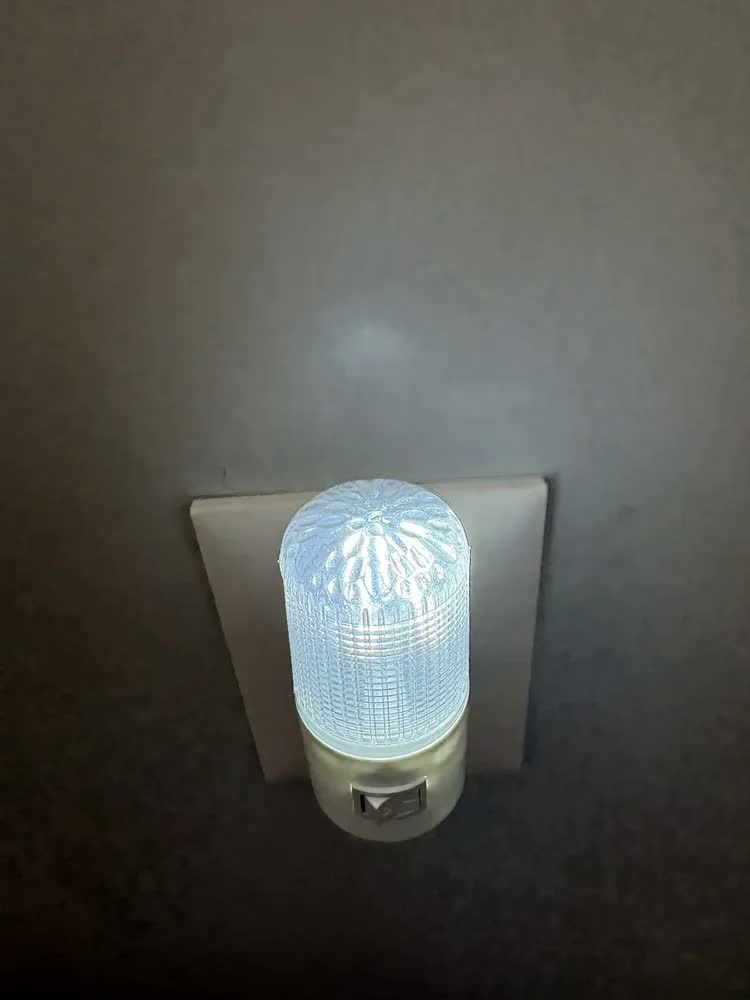 foto de Kit 3 Mini Luminárias de Tomada LED Bivolt para Quarto, Luz Noturna Branca