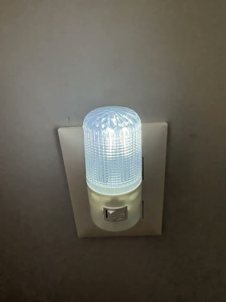 foto de Kit 3 Mini Luminárias de Tomada LED Bivolt para Quarto, Luz Noturna Branca