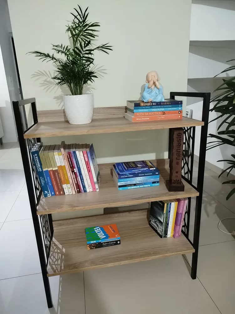 foto de Estante Livro Ciplafe Beta 03 Prateleiras Tubo Preto Fosco Tampo Madeira Amêndoa