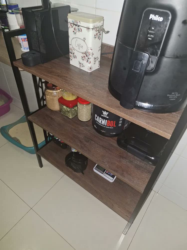 foto de Estante Livro Ciplafe Beta 03 Prateleiras Tubo Preto Fosco Tampo Madeira Amêndoa
