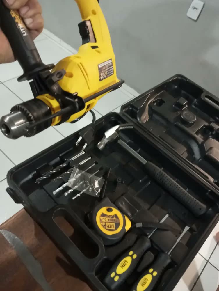 foto de Furadeira De Impacto 1/2 Pol 720w Com Maleta Acessórios