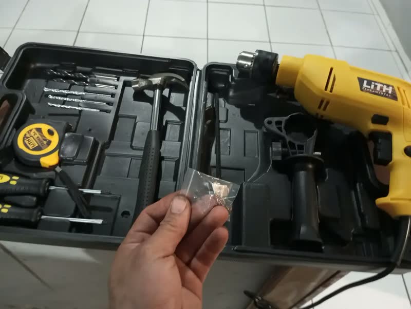 foto de Furadeira De Impacto 1/2 Pol 720w Com Maleta Acessórios