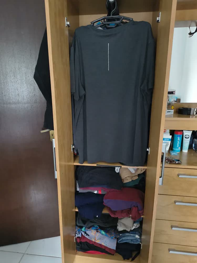 foto de Guarda Roupa Com Espelho 4 Portas 4 Gavetas 2218 Araplac Cor Branco/Lil?s