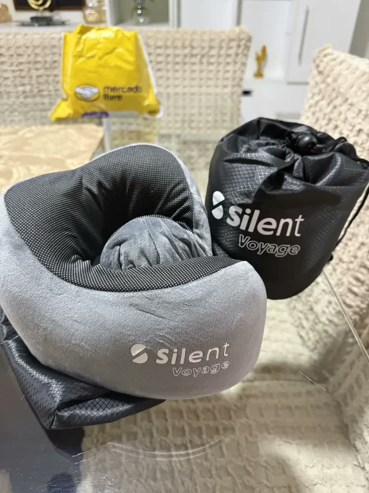 foto de Travesseiro Apoio Encosto De Pescoço Para Viagem Ergonômico Cor Cinza Silent