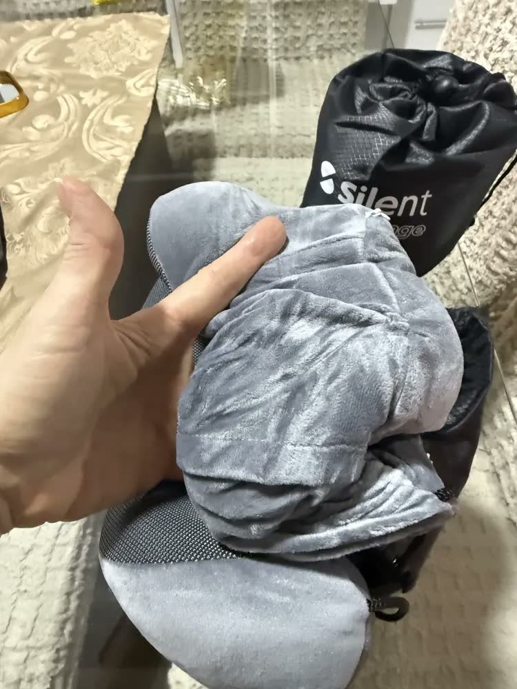 foto de Travesseiro Apoio Encosto De Pescoço Para Viagem Ergonômico Cor Cinza Silent