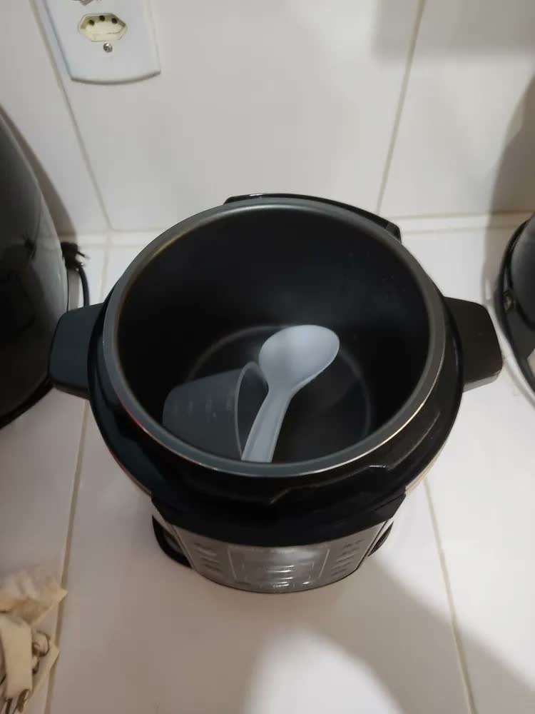 foto de Panela De Pressão Elétrica Digital 3L Mondial 700W - PE-40