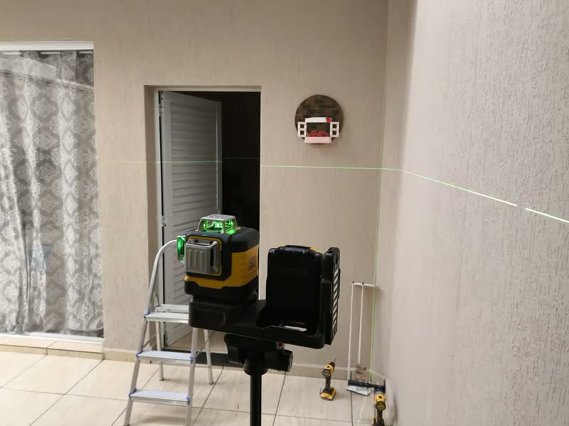foto de Nível a Laser Verde 70 Metros 20V Dewalt Modelo DCLE34030GB 360º 3 Linhas