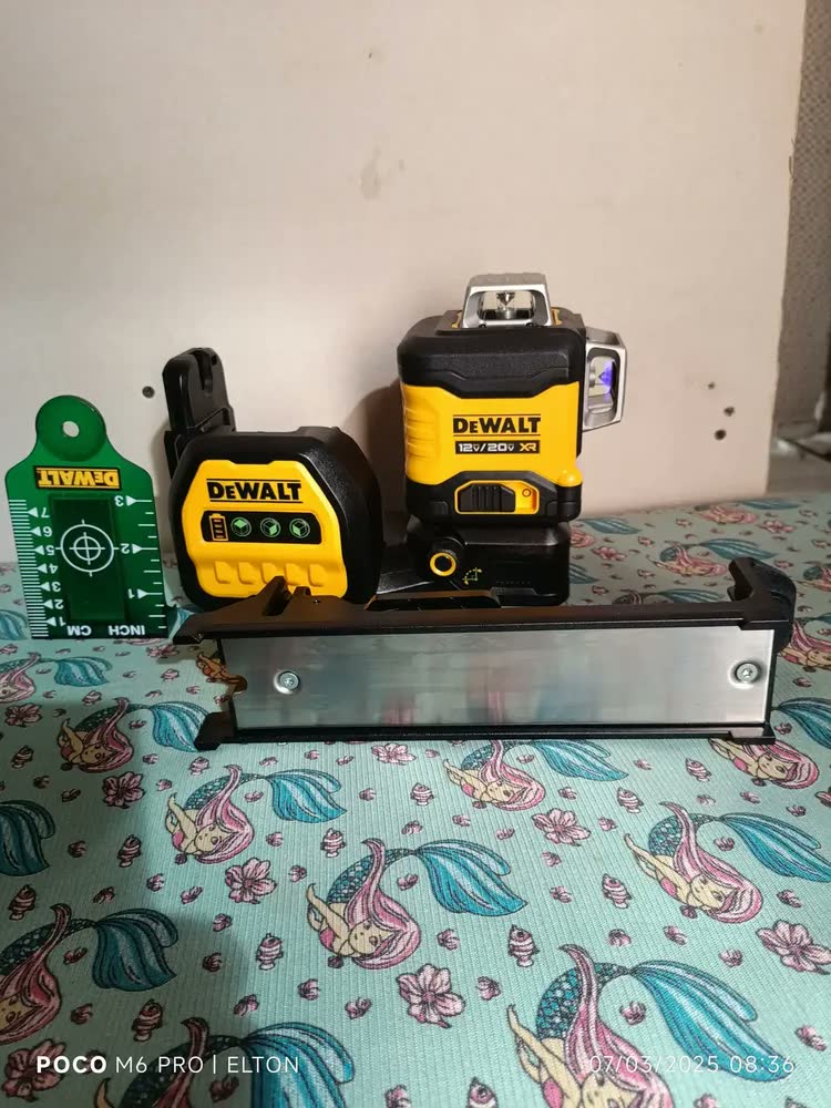 foto de Nível a Laser Verde 70 Metros 20V Dewalt Modelo DCLE34030GB 360º 3 Linhas