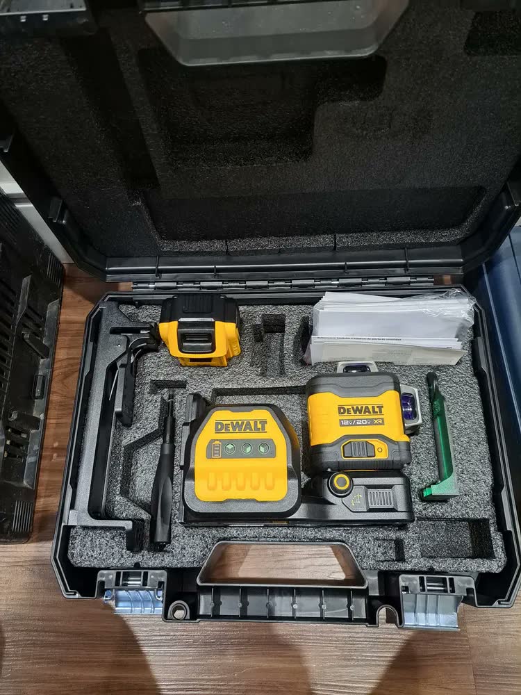 foto de Nível a Laser Verde 70 Metros 20V Dewalt Modelo DCLE34030GB 360º 3 Linhas