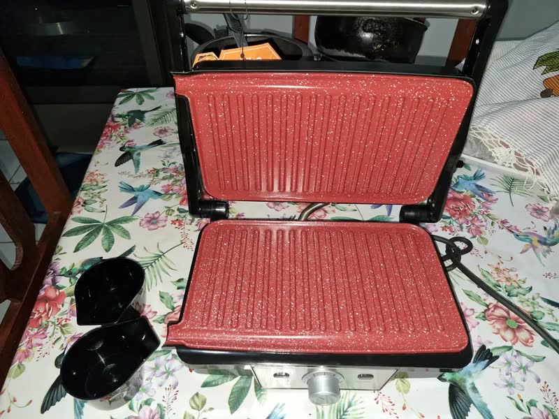 foto de Grill PGR19PI Revestimento Redstone 7 temperaturas 1000W Philco