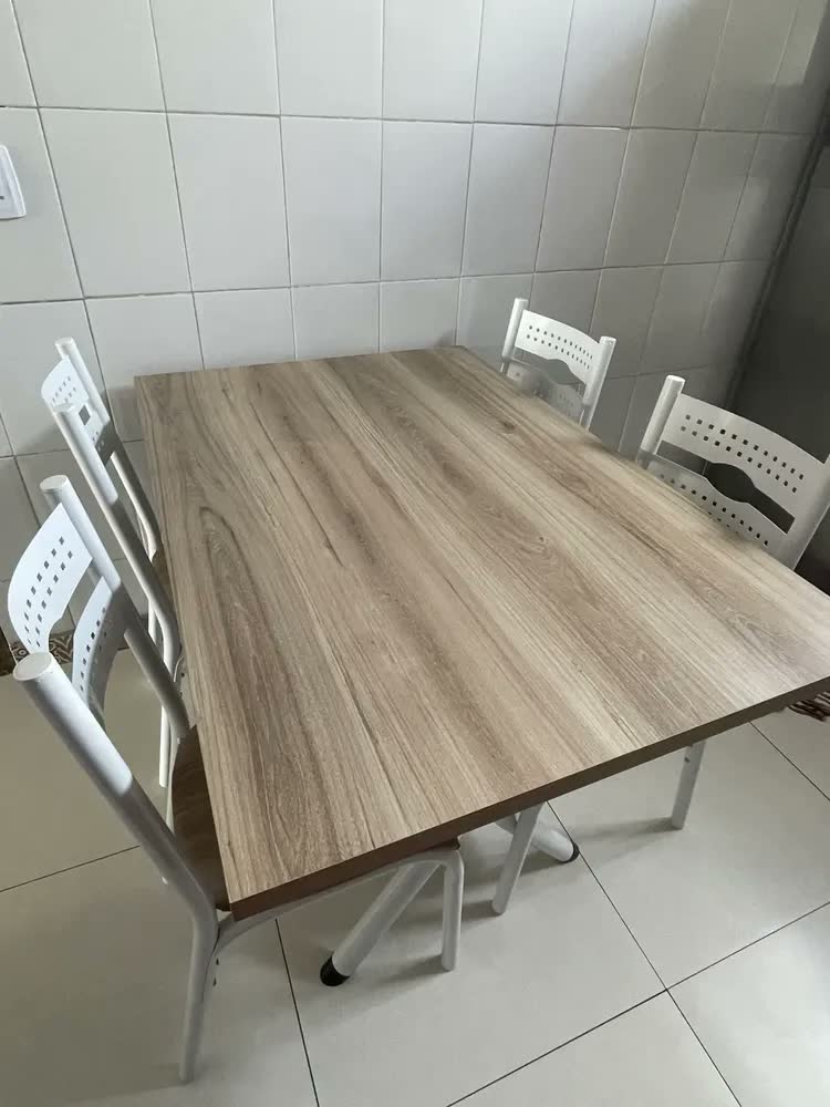 foto de Jogo de Mesa Jantar Ciplafe Luna 4 Cadeiras Aço Tampo MDP Carvalho Montreal