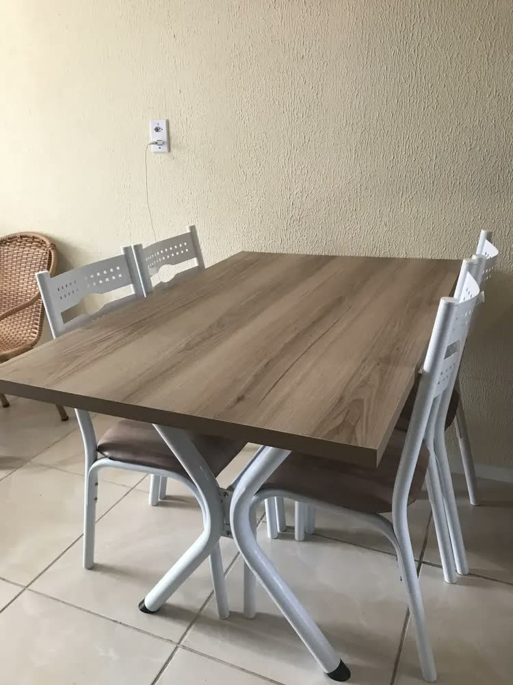 foto de Jogo de Mesa Jantar Ciplafe Luna 4 Cadeiras Aço Tampo MDP Carvalho Montreal
