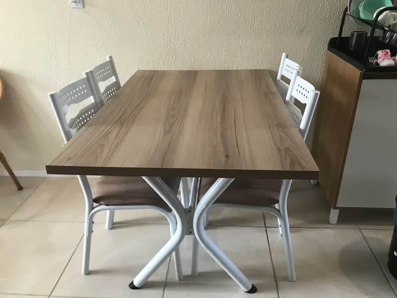 foto de Jogo de Mesa Jantar Ciplafe Luna 4 Cadeiras Aço Tampo MDP Carvalho Montreal