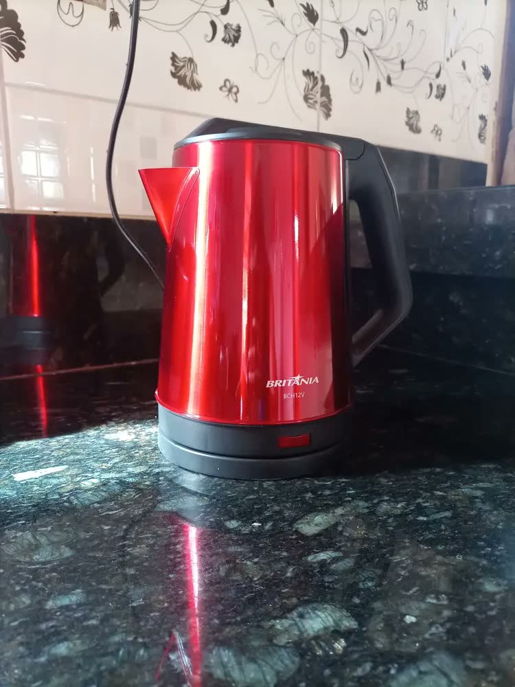 foto de Chaleira Elétrica BCH12V Inox 1,9L Potência de 1150W Cor Vermelho Britânia
