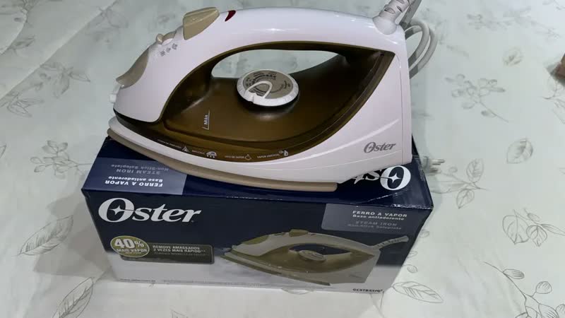 foto de Ferro de Passar GCSTBS5907 Antiaderente Com Jato De Vapor e Potência De 1200W Cor Champagne Oster