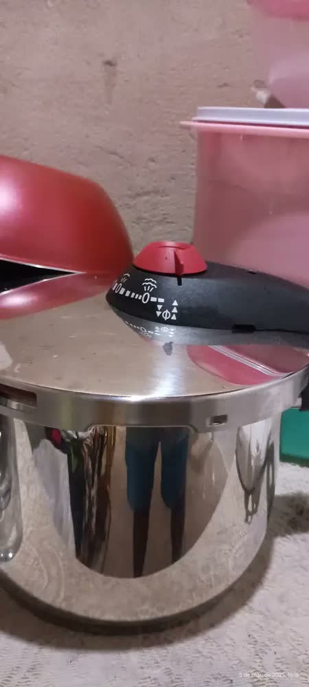 foto de Panela De Pressão Tramontina Solar 6 L Cor Prata