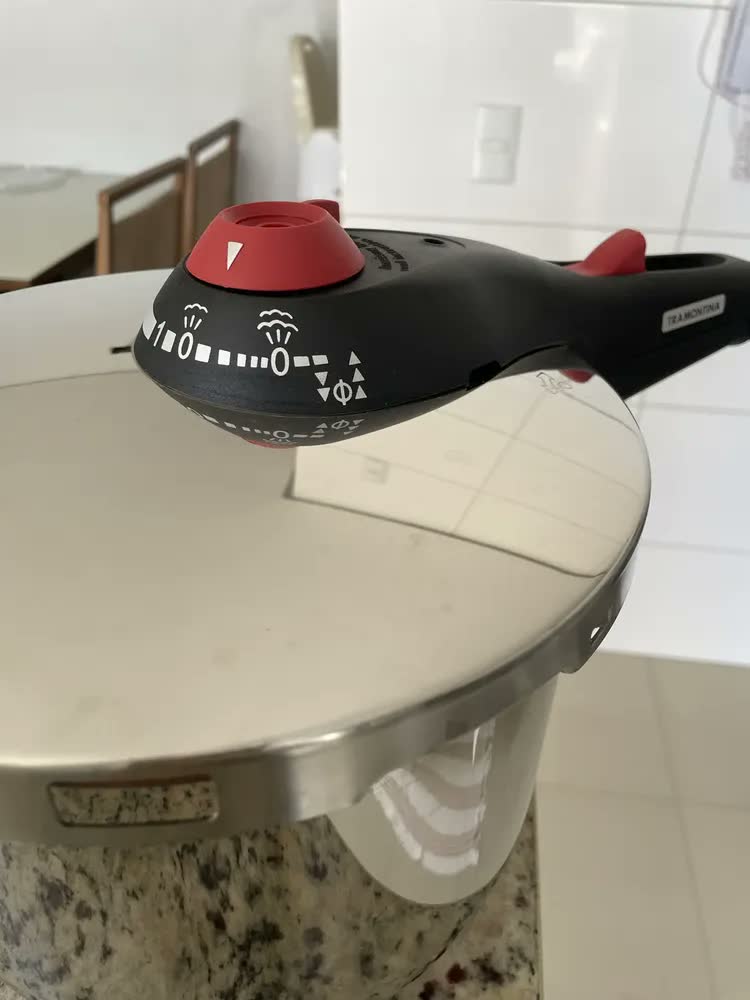 foto de Panela De Pressão Tramontina Solar 6 L Cor Prata