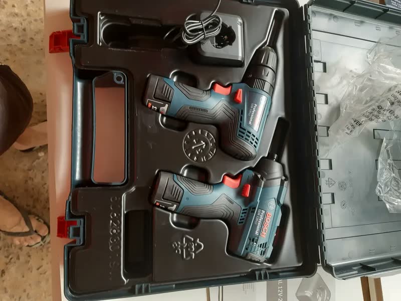 foto de Kit Bosch Furadeira GSB120-LI + Chave Impacto GDR120-LI 12V