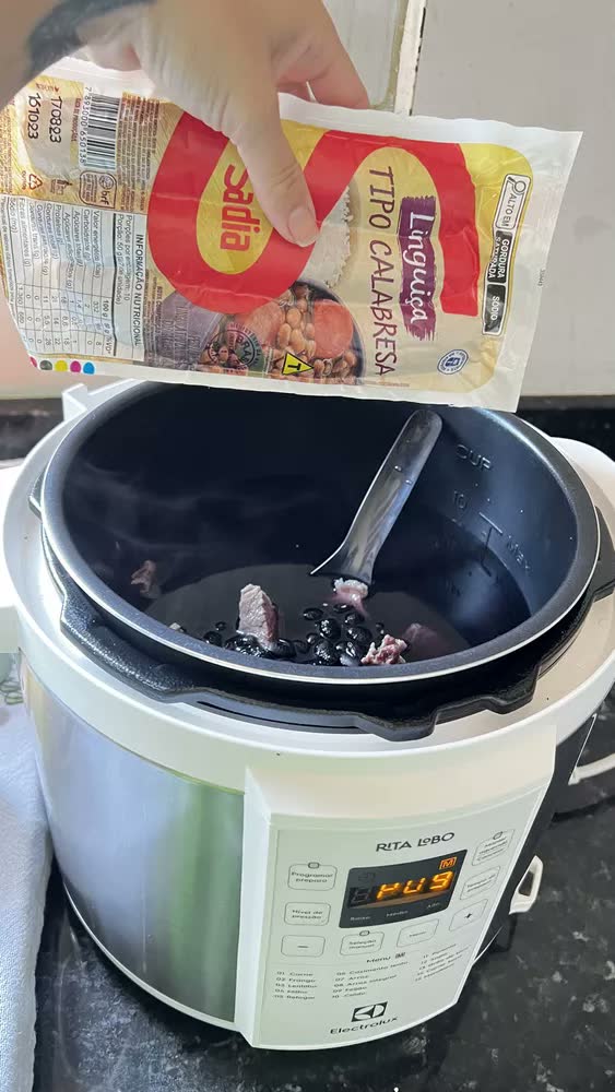 foto de Panela Pressão Elétrica Electrolux 6l Branca (pcc21) - Cor Branco Frequência 60 Mhz