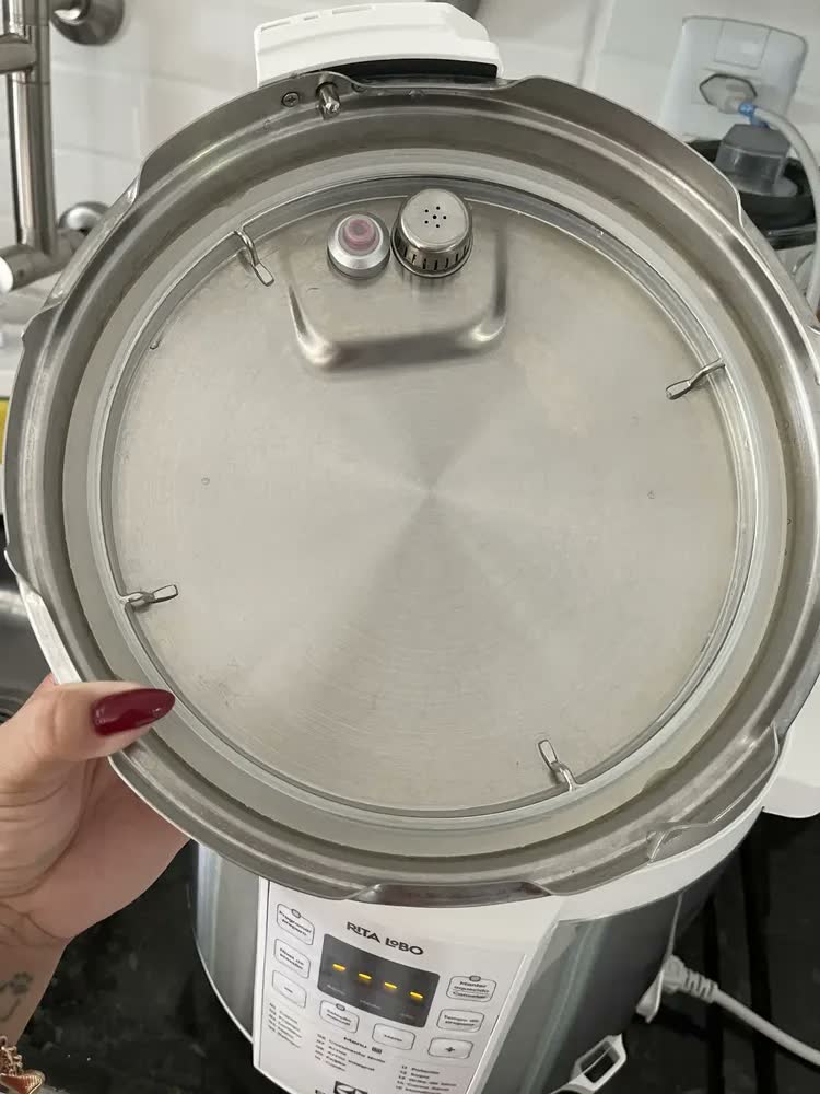 foto de Panela Pressão Elétrica Electrolux 6l Branca (pcc21) - Cor Branco Frequência 60 Mhz