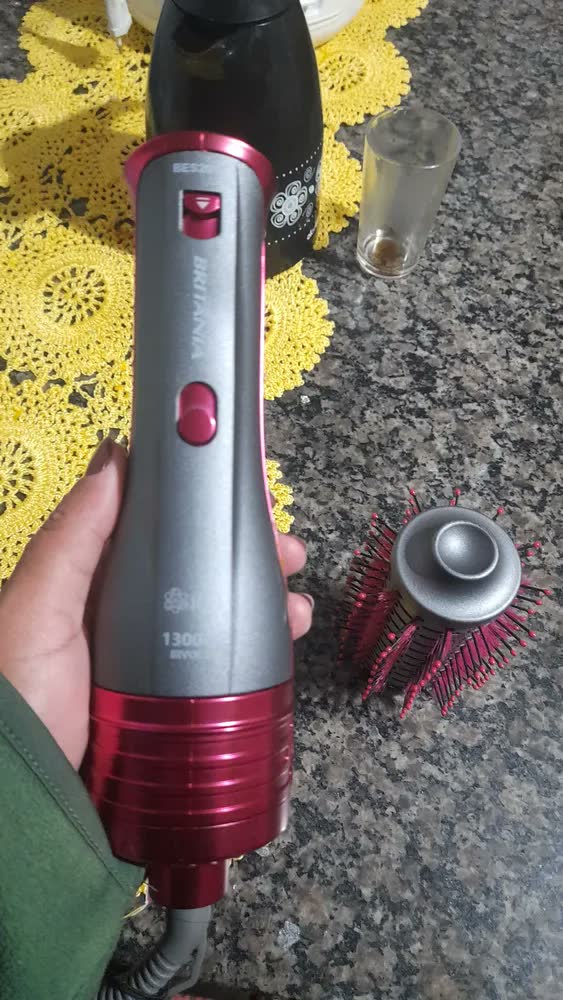 foto de Escova Secadora Britânia 4 em 1 Cerâmica 1300W BES26SR Bivolt