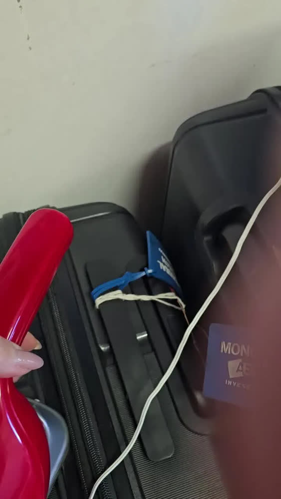 foto de Aspirador De Pó E Água Portátil Apb3600 Sem Fio Black Decker Cor Vermelho
