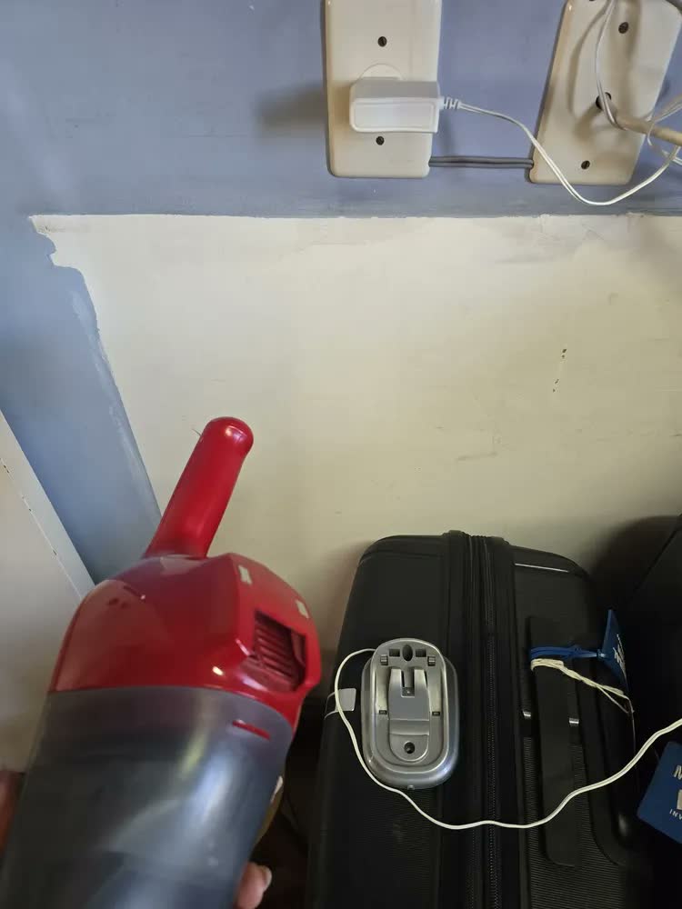 foto de Aspirador De Pó E Água Portátil Apb3600 Sem Fio Black Decker Cor Vermelho