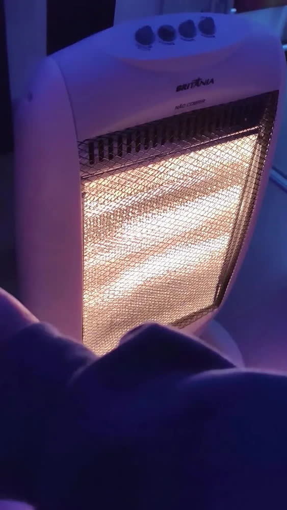 foto de Aquecedor de Ar Halógeno Britânia AB1200 1200W com Oscilação