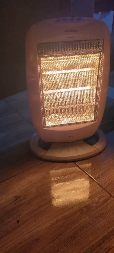 foto de Aquecedor de Ar Halógeno Britânia AB1200 1200W com Oscilação