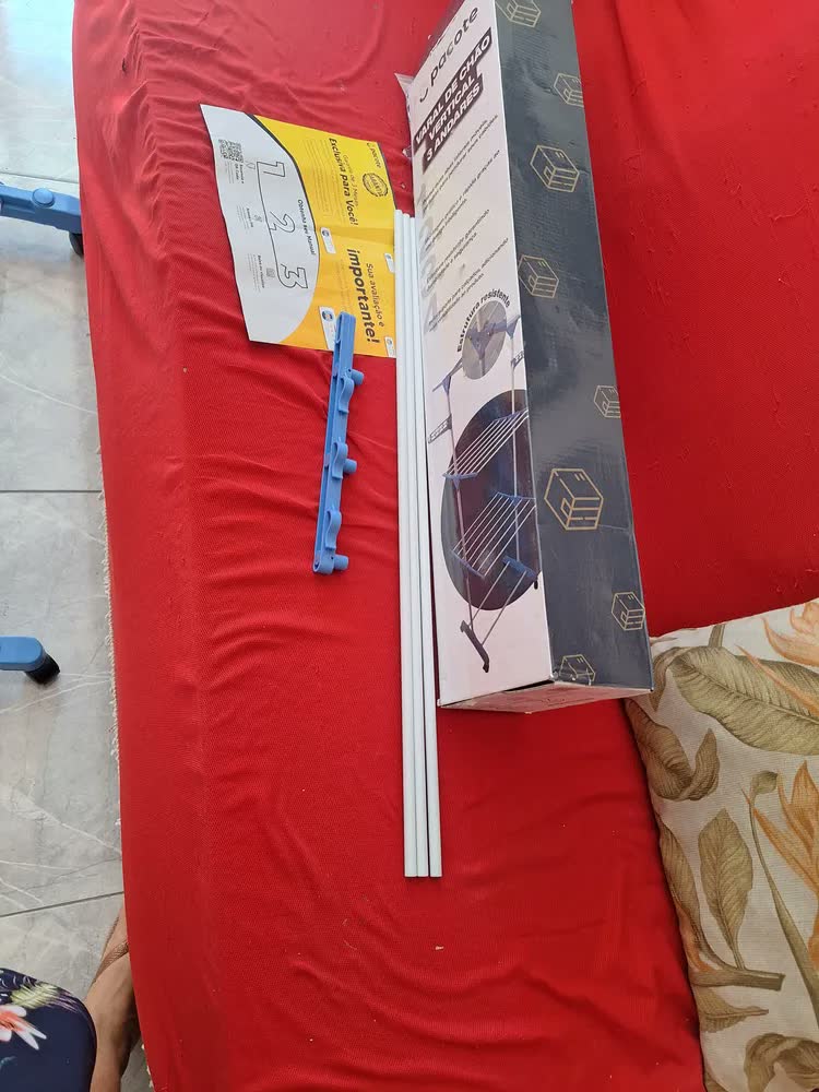 foto de Varal de Chão Dobrável e Retrátil de Aço com 3 Andares para Roupas - Azul
