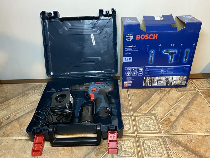 foto de Furadeira Parafusadeira Sem Fio De 10mm Bosch Gsb 120-li 12v Com Acessorios Azul