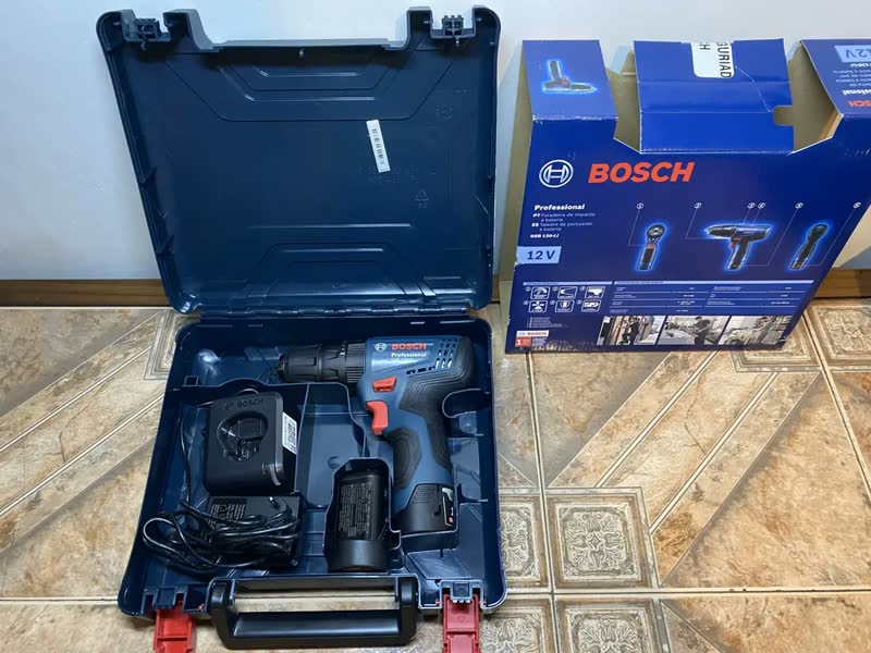 foto de Furadeira Parafusadeira Sem Fio De 10mm Bosch Gsb 120-li 12v Com Acessorios Azul