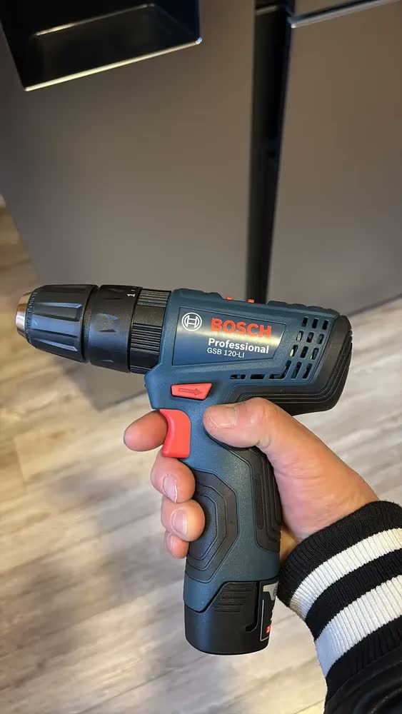 foto de Furadeira Parafusadeira Sem Fio De 10mm Bosch Gsb 120-li 12v Com Acessorios Azul
