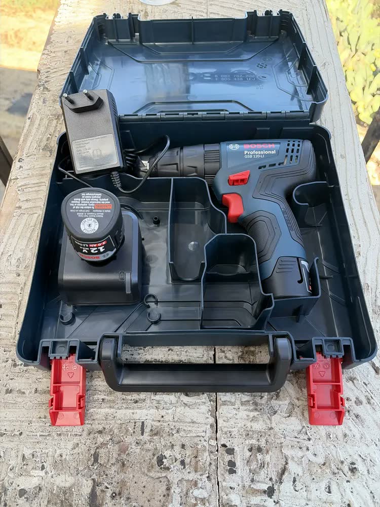 foto de Furadeira Parafusadeira Sem Fio De 10mm Bosch Gsb 120-li 12v Com Acessorios Azul