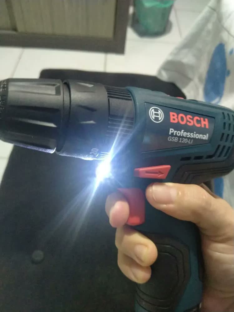 foto de Parafusadeira Furadeira De Impacto 12v Gsb 120-li Bosch Cor Azul S/ bateria e S/ carregador