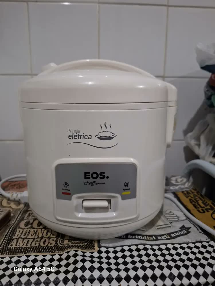 foto de Panela Elétrica De Arroz Eos 5 Xícaras Branca Cor Branco Frequência 60hz