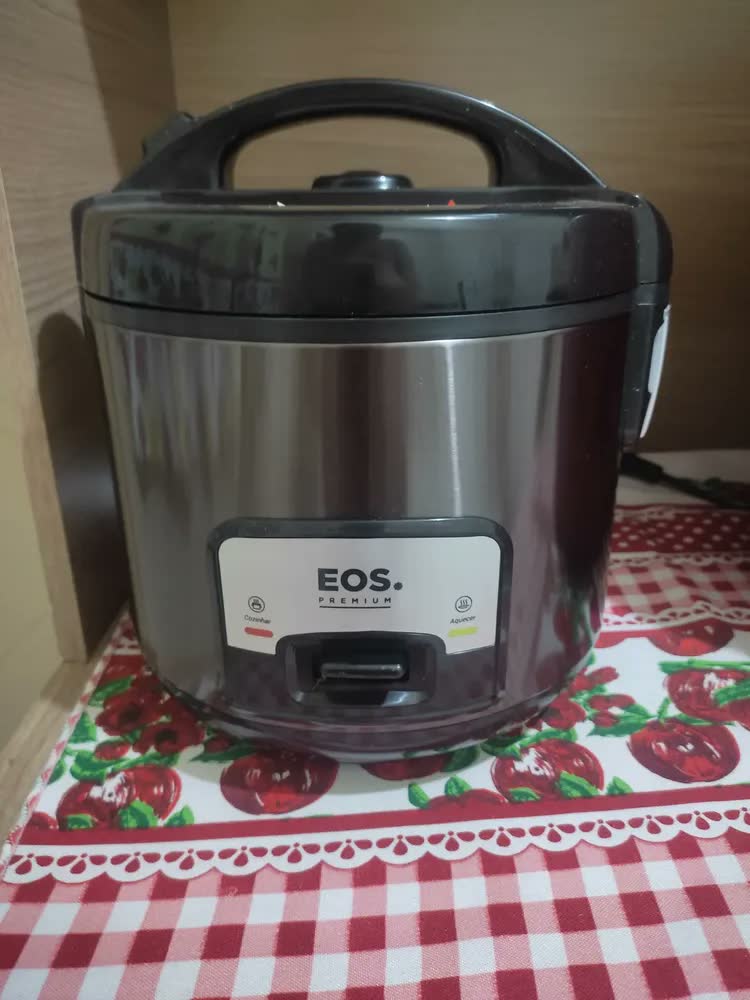 foto de Panela Elétrica De Arroz Eos 5 Xícaras Branca Cor Branco Frequência 60hz