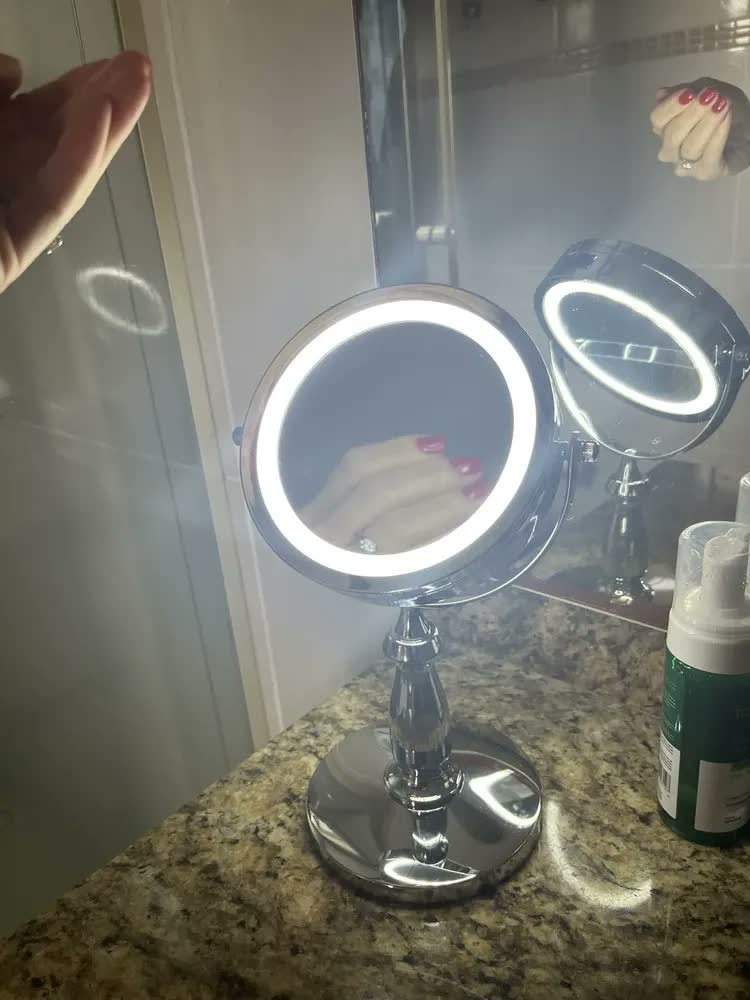 foto de Espelho Iluminado 5x Bancada Maquiagem Closed Unyhome