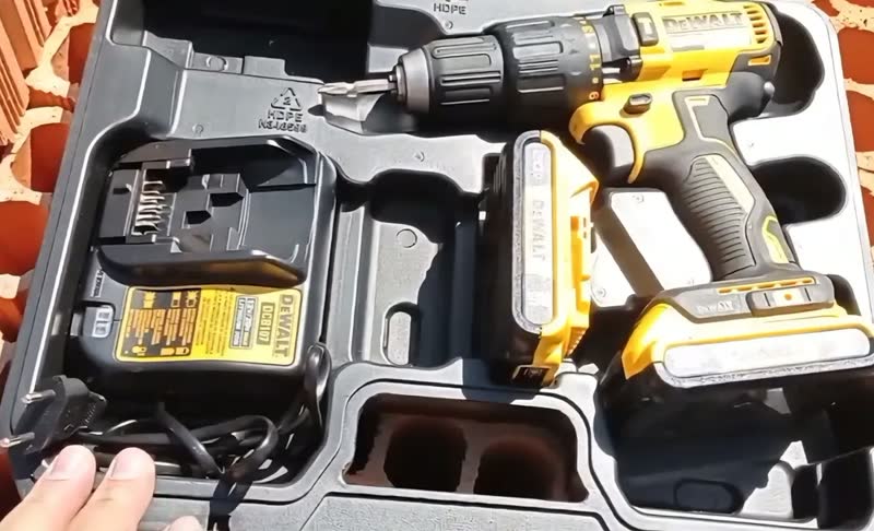 foto de DeWalt DCD7781D2 – Furadeira / Parafusadeira 20 V Bivolt, 13 mm (½