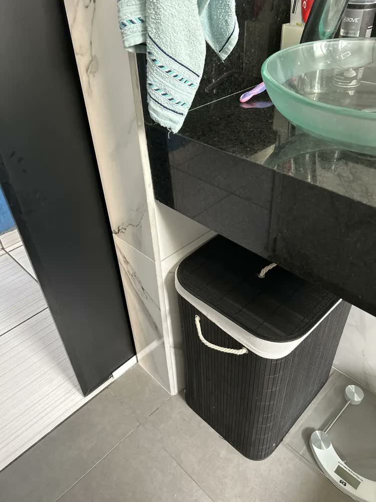 foto de Cesto De Roupa Suja De Bambu Com Tampa E Alças 50 Litros