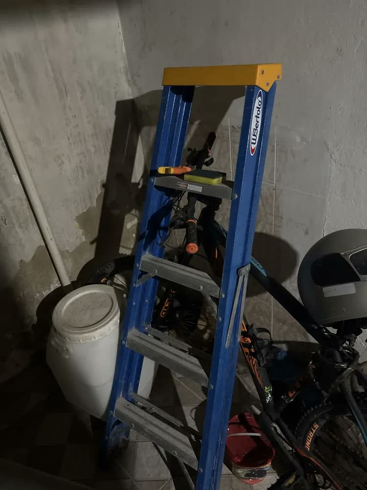 foto de Escada Tesoura Fibra WBertolo 1.68m Dobrável 5 Degraus Azul Premium