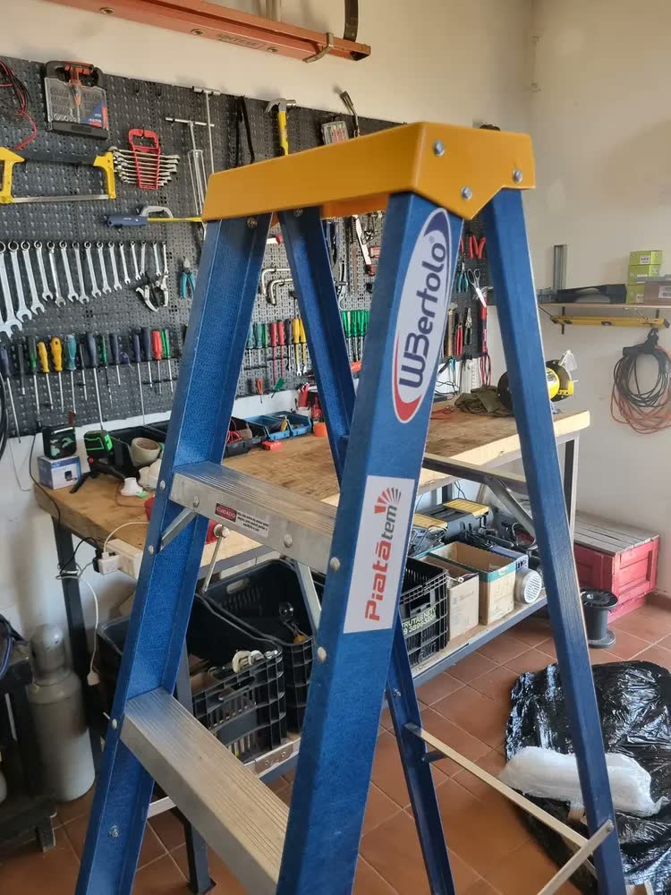 foto de Escada Tesoura Fibra WBertolo 1.68m Dobrável 5 Degraus Azul Premium