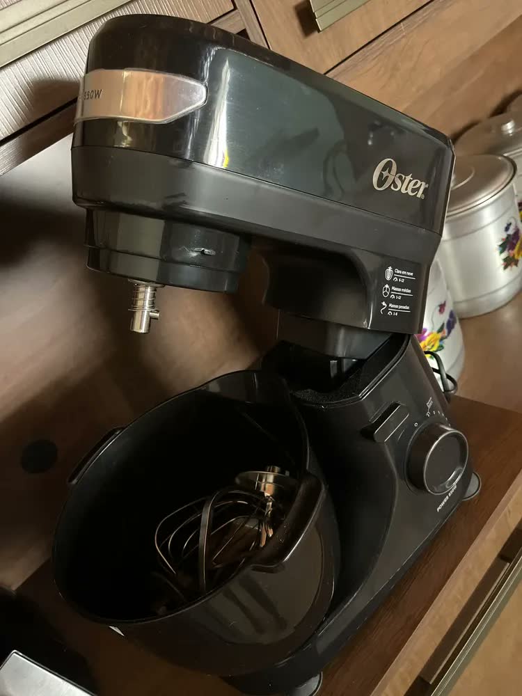 foto de Batedeira Planetária Black 12 Velocidade Obat640 Oster 850w Cor Preto/Inox