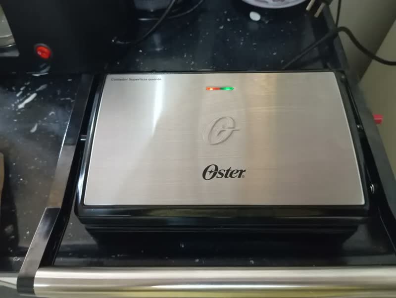 foto de Mini Grill Elétrico Inox 2 Em 1 OGRL230 1000W Oster 220V