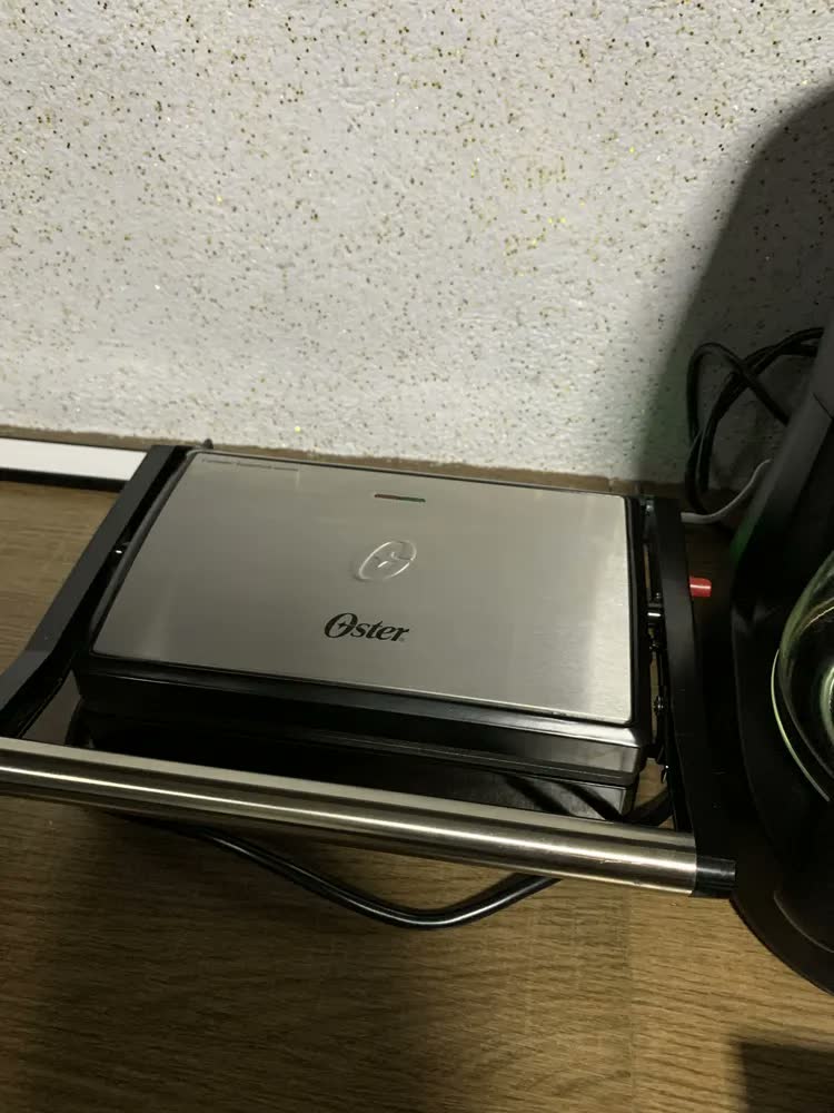 foto de Mini Grill Elétrico Inox 2 Em 1 OGRL230 1000W Oster 220V