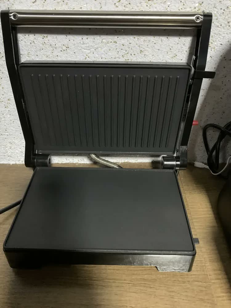 foto de Mini Grill Elétrico Inox 2 Em 1 OGRL230 1000W Oster 220V